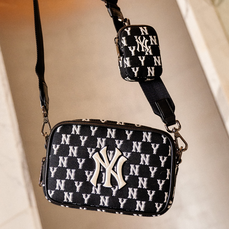 MONOGRAM JACQUARD MINI CROSS BAG NEW YORK YANKEES MONOGRAM 3ACRS022N 50BKS