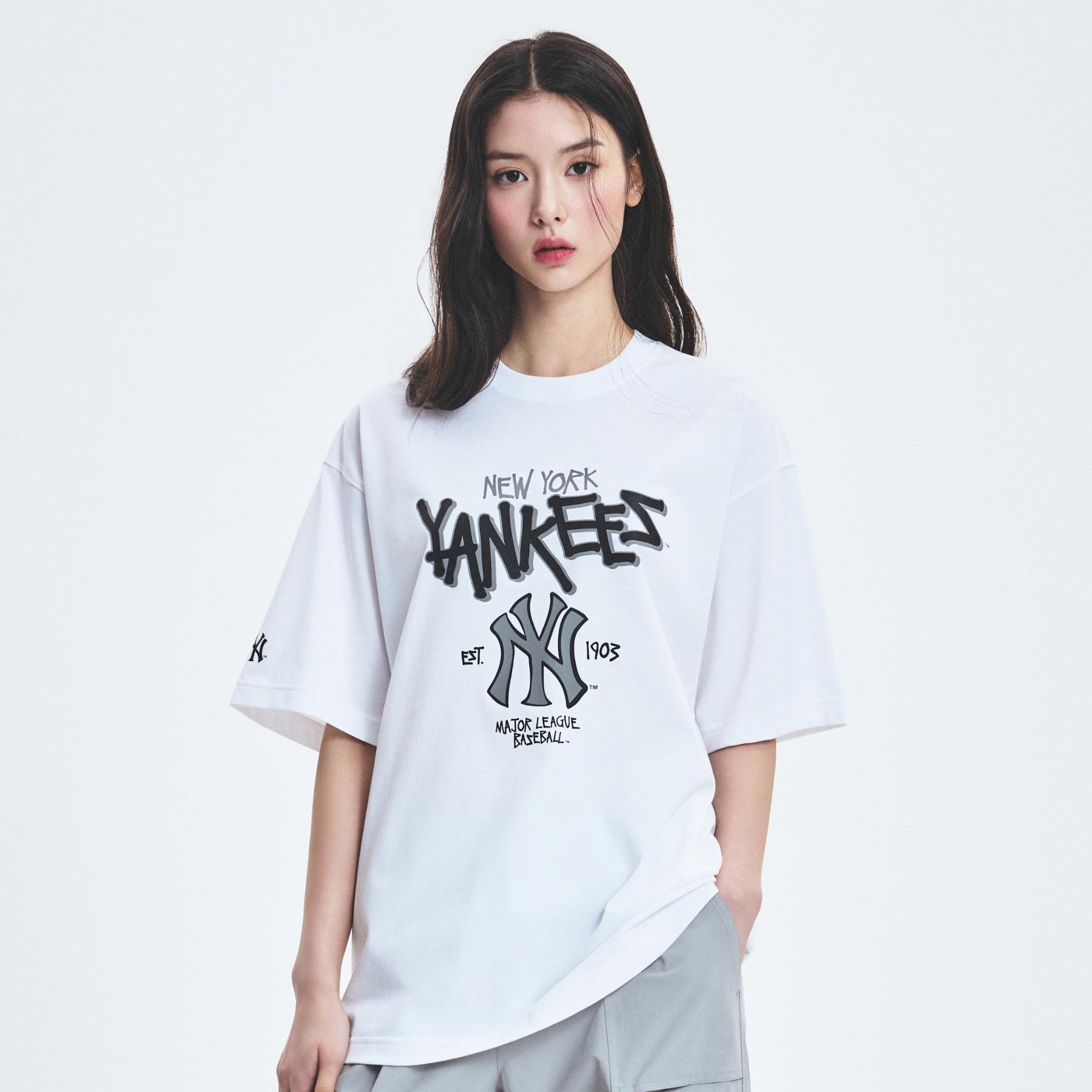 [MLB] Basic Big Logo Mega Overfit T-Shirt ★すぐ品切れ★ MLB] Basic Big Logo Mega Overfit T-Shirt ☆すぐ品切れ☆ (MLB