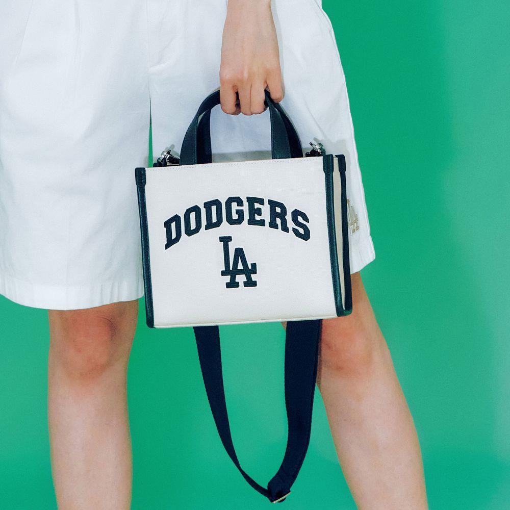 Los Angeles Dodgers Loungefly Stitched Ball Crossbody Bag