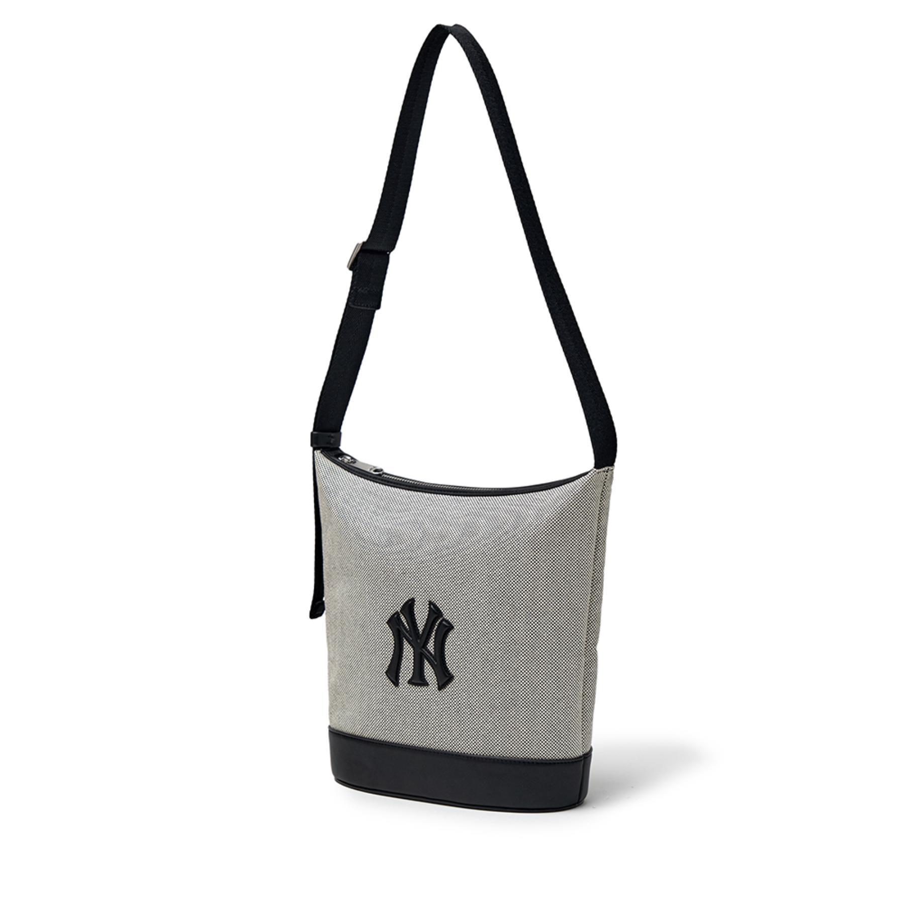 [ MLB ] VARSITY CANVAS LARGE ショッパーバッグ Varsity Lettering Logo Canvas Shoulder Bag New York Yankees