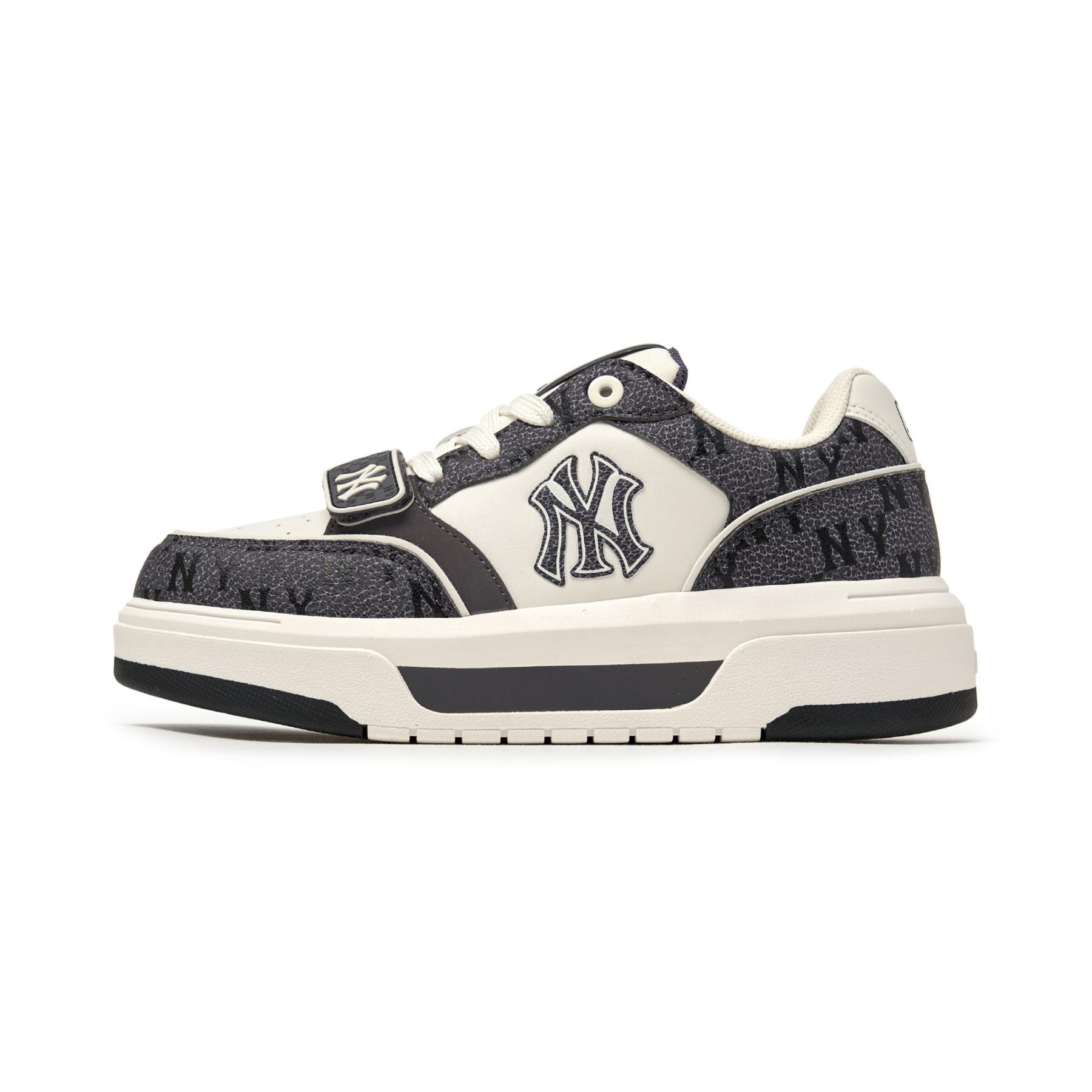 新作★男女兼用【MLB】Chunky Liner Embossed Monogram Coopers Giày Thể Thao MLB Chunky Liner Embo Monogram Coopers Town