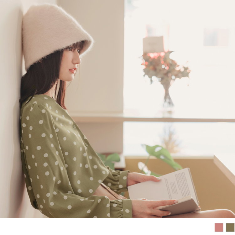 OB V領跳色波點微拋袖開襟上衣 OBAB16120