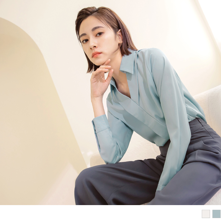 OB 小V臉．V領質感微光澤翻領上衣 OBAB17672