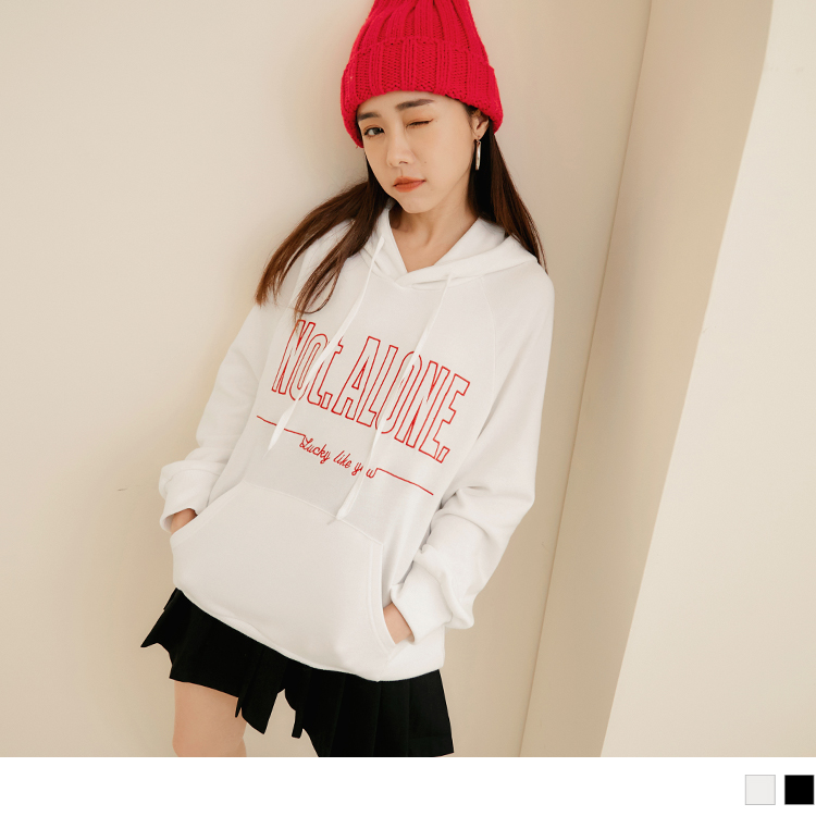 OB 率性英文刺繡寬版連帽長袖上衣 OBAB17827