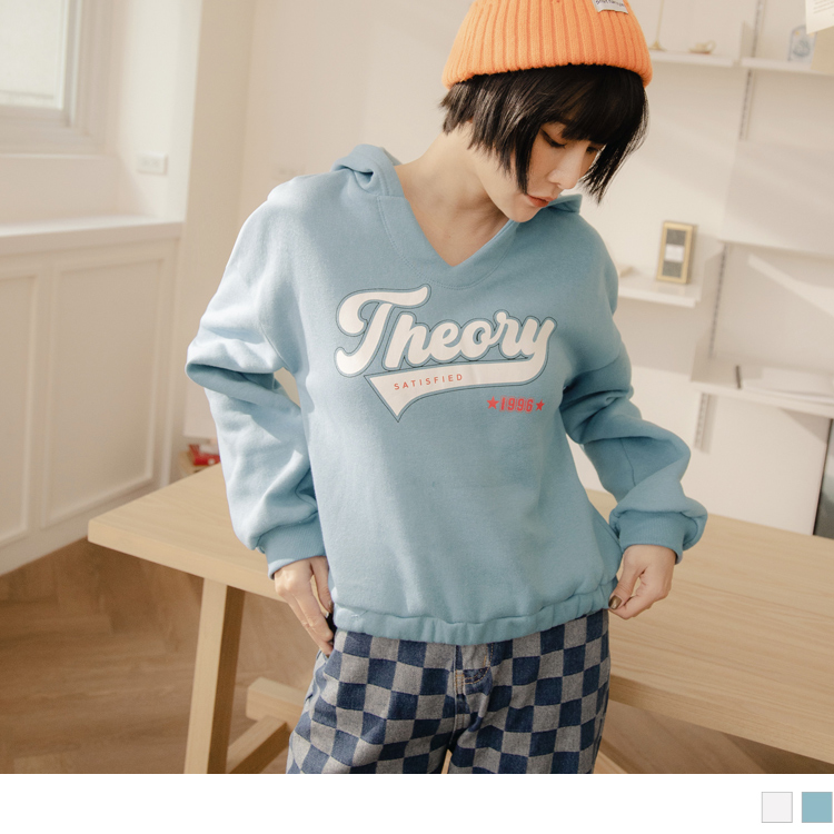 OB 玩轉百tee．寬鬆短版V領印花連帽大學T OBAB17838