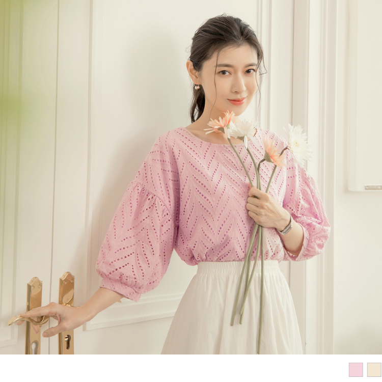 OB 高含棉簍空刺繡花紋泡泡袖寬版上衣 OBAB18247 SS23