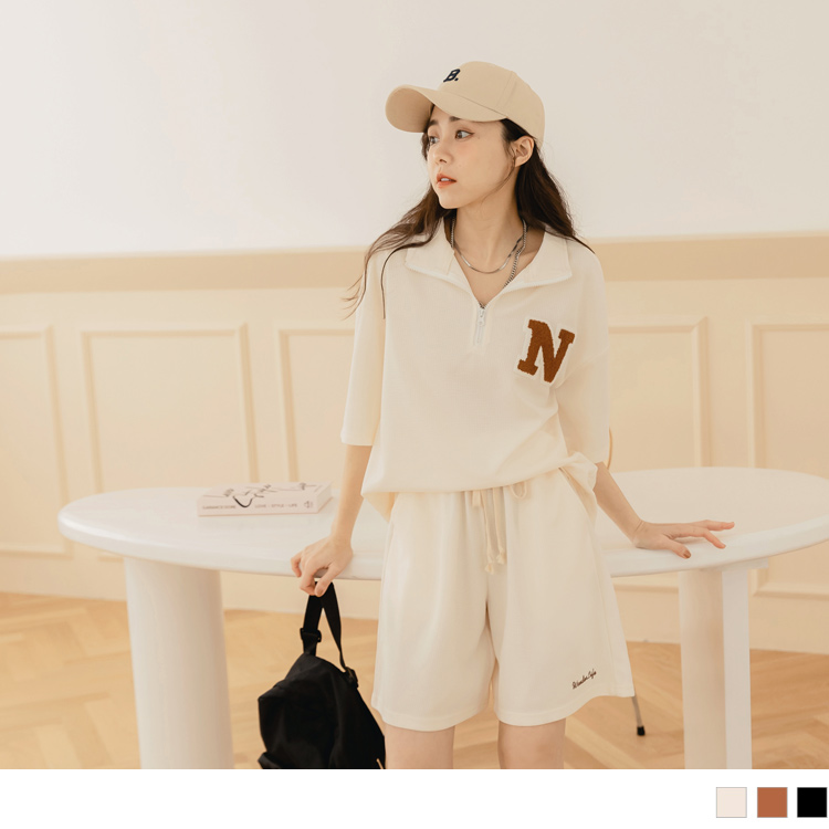 OB 華夫格拉鏈領短毛字母印花短袖 OBAB18214 SS23