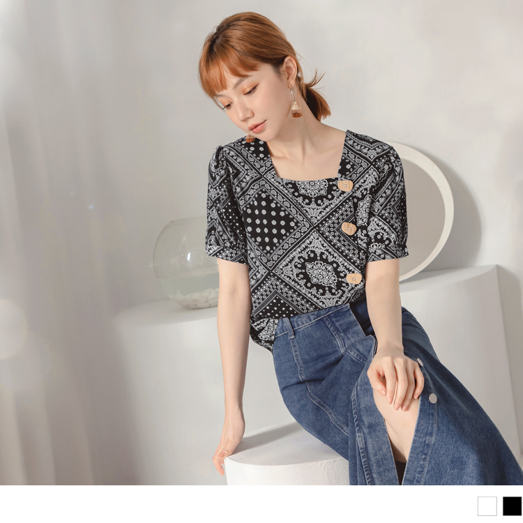 OB 小V臉．方領不易皺開釦印花短袖上衣 OBAB18322 SS23
