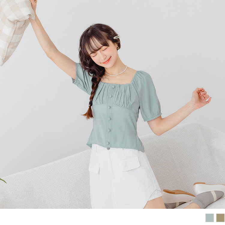 OB 小V臉．方領排釦抓皺短版拋袖上衣 OBAB18343 SS23