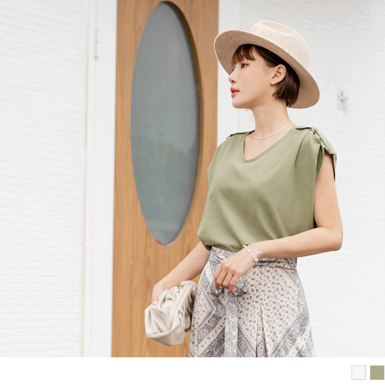 OB 小V臉．棉麻素色V領肩袖設計上衣 OBAB18465 SS23