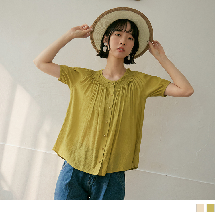 OB 質感細褶圓領開襟排釦鬆緊袖微透膚上衣 OBAB18737 SS23