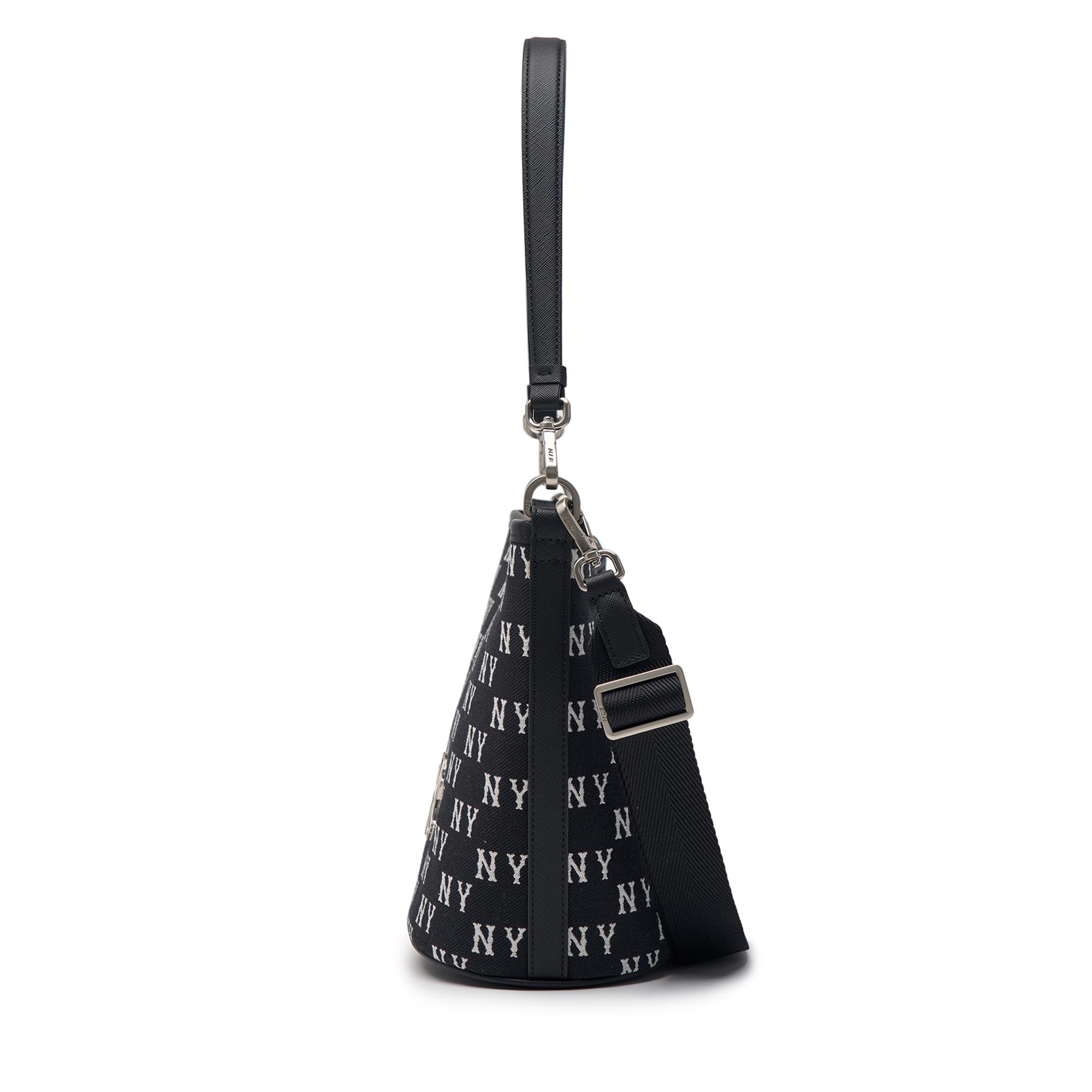 ☆送料・関税込☆MLB★Big Classic Monogram JQD Bucket Bag★ ☆送料・関税込☆MLB☆Big Classic Monogram JQD Bucket Bag