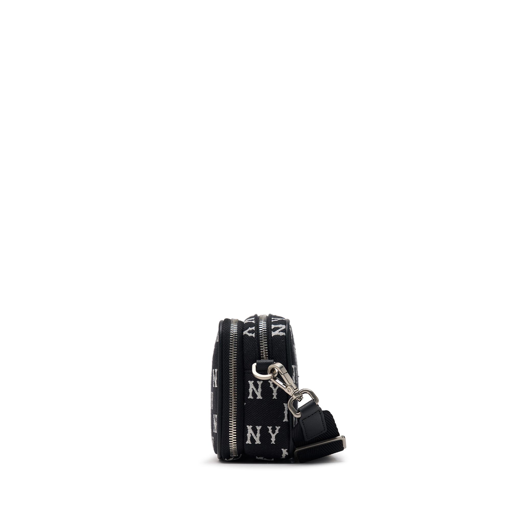 [MLB] Classic Monogram JQD Mini Cross Bag ★すぐ品切れ★ MLB Korea クロスボディバッグ Classic Monogram Jacquard Mini