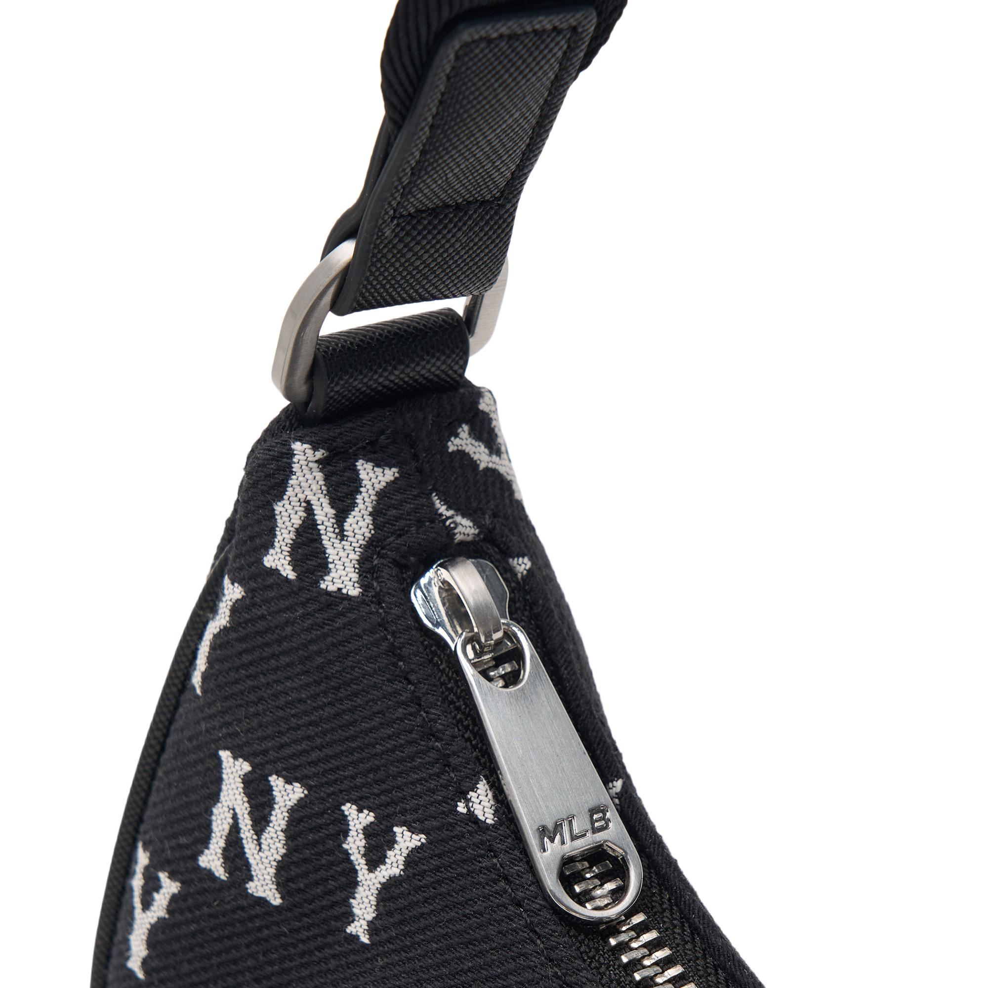 ☆送料・関税込☆MLB★Classic Monogram Jacquard Hobo Bag★ MLB Big Classic Monogram Jacquard New York Yankees Hobo Bag