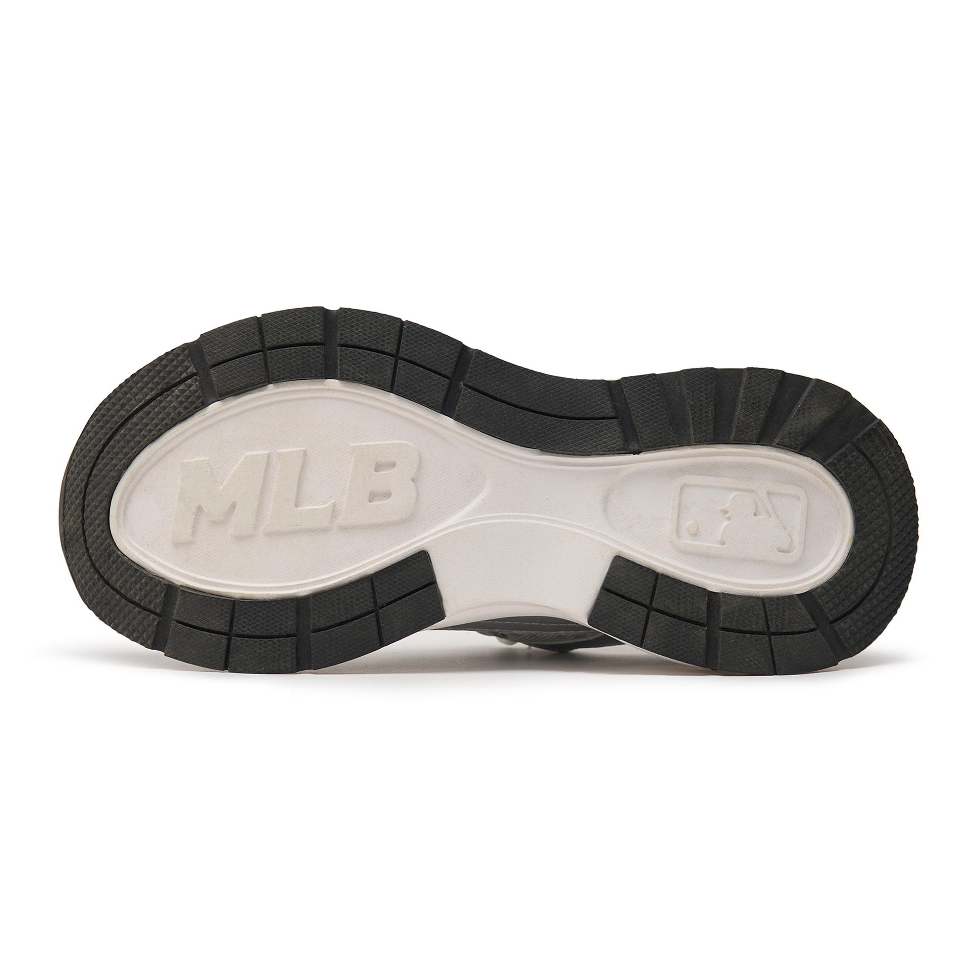 MLB公式 スニーカー Fastball Classic Monogram NY (Silver) Unisex Fastball Classic Monogram NY Yankees Silver M 9, W 10