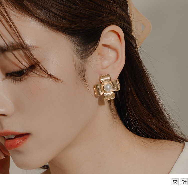 OB 法式花朵造型貝珠耳針/耳夾 OBXA367 SS24