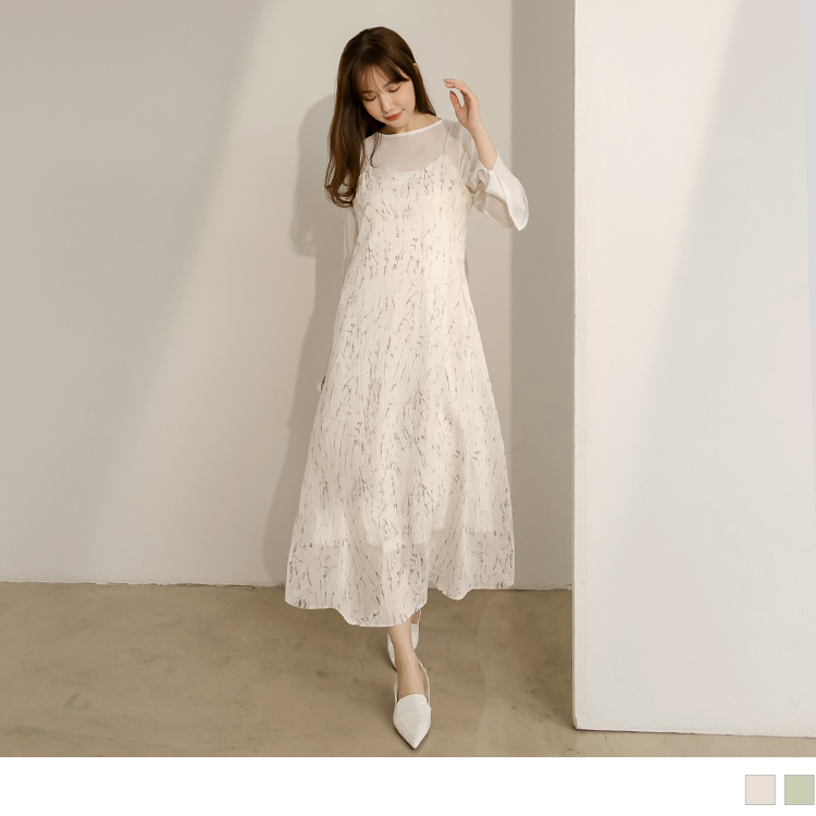 OB 印花皺皺紋理細肩帶傘襬連身裙 OBDA10141 FW24