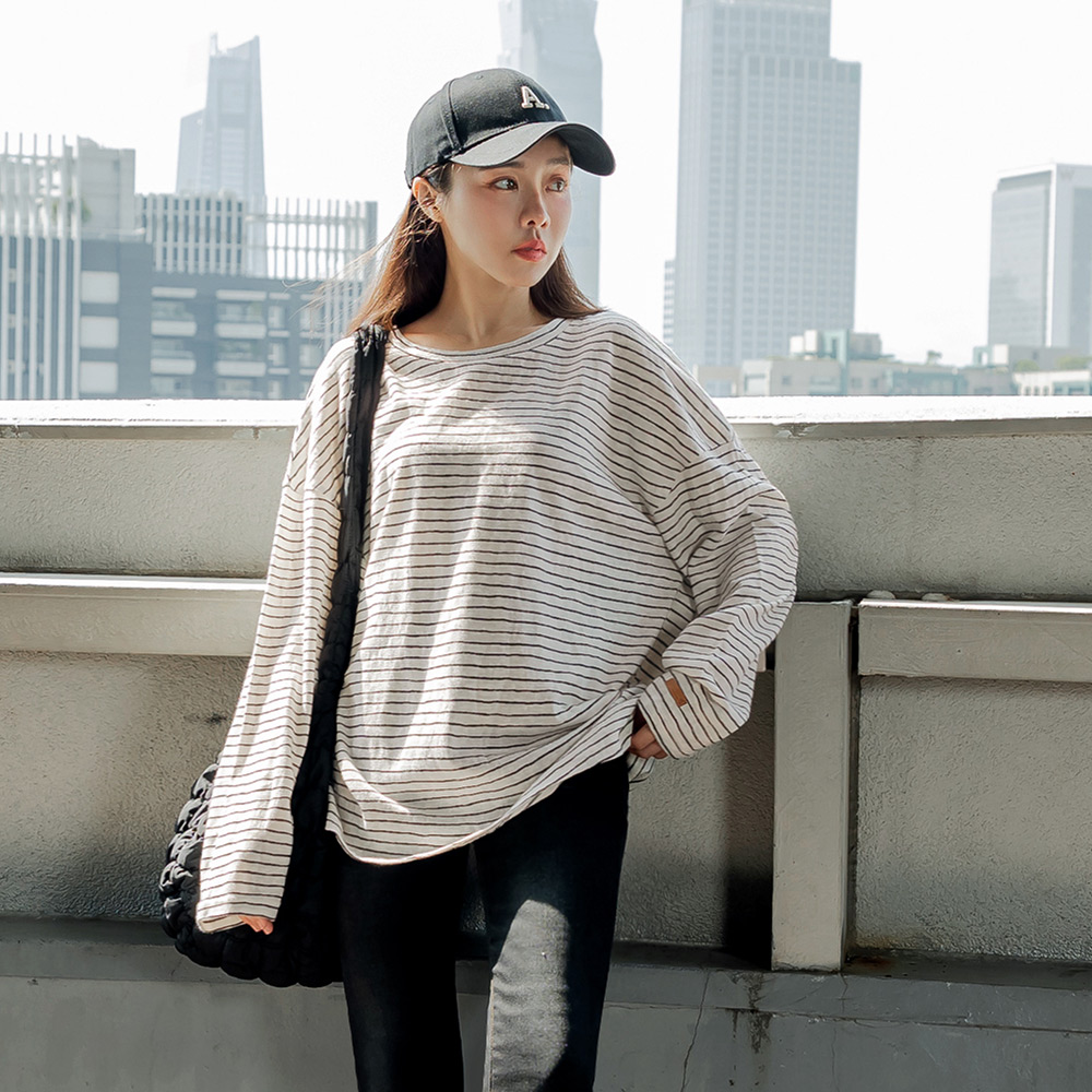 OB 寬版圓領橫條紋長袖上衣 OBAB19939 FW24