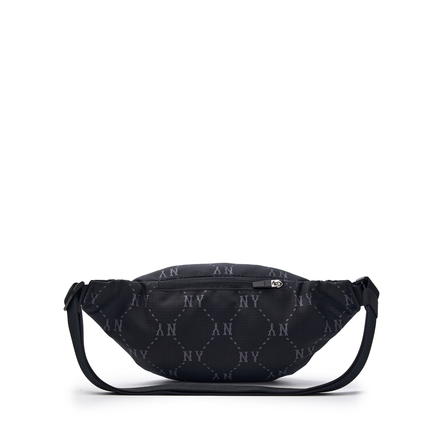 [MLB] Dia Monogram Sportive Hipsack ★すぐ品切れ★ DIA MONOGRAM SPORTIVE HIPSACK NEW YORK YANKEES (3AHSM035N
