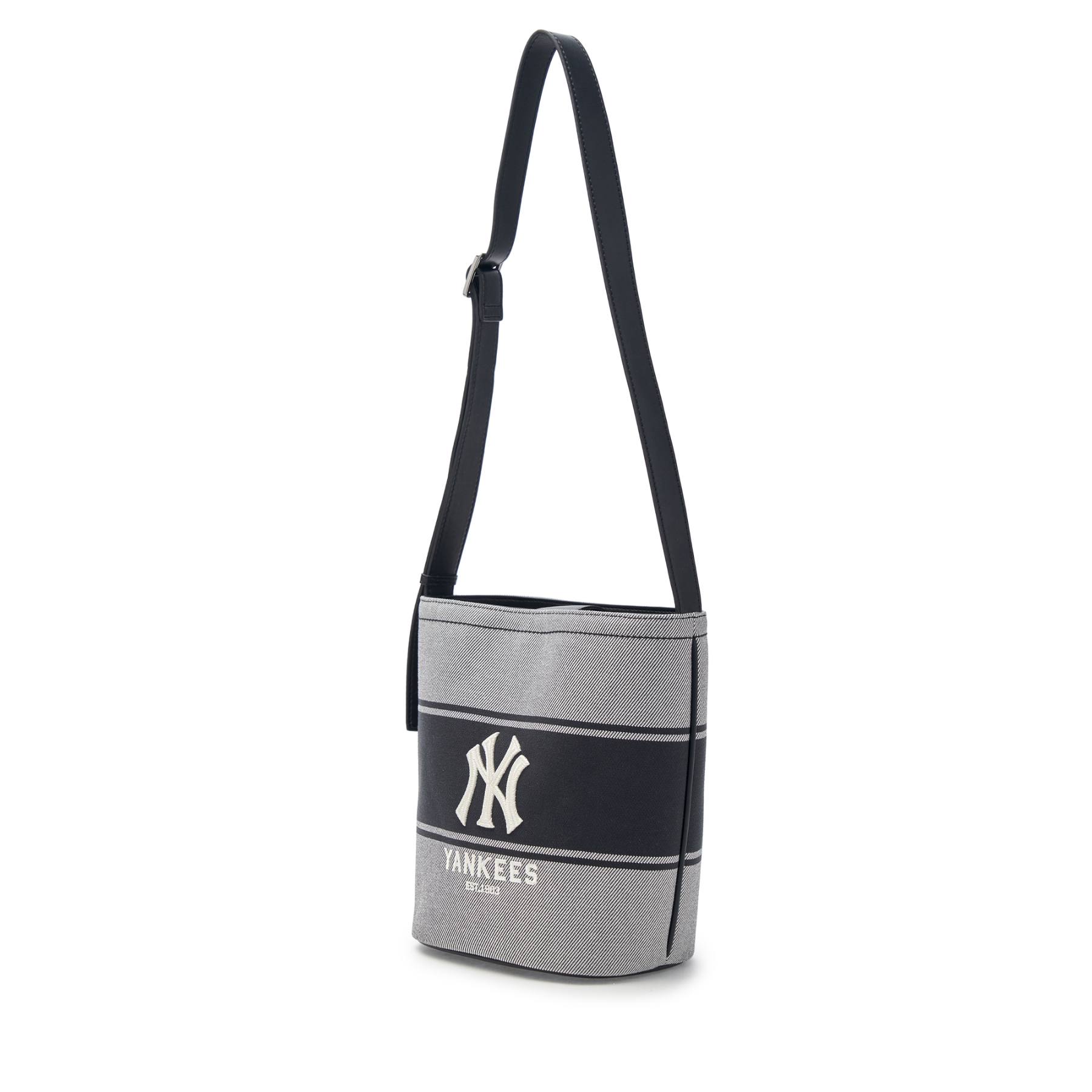 ☆MLB Korea☆ Basic Big Logo Canvas Bucket Bag NY Black Túi MLB Korea Basic Mega Logo Denim Bucket Bag New York