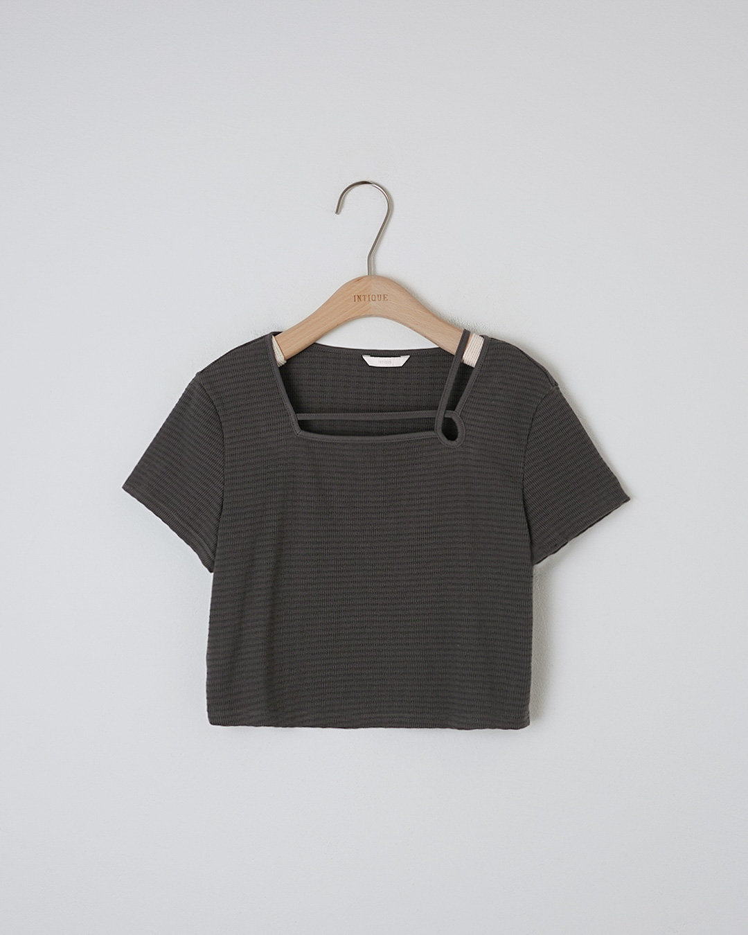 Cut-Out Cropped Top_2