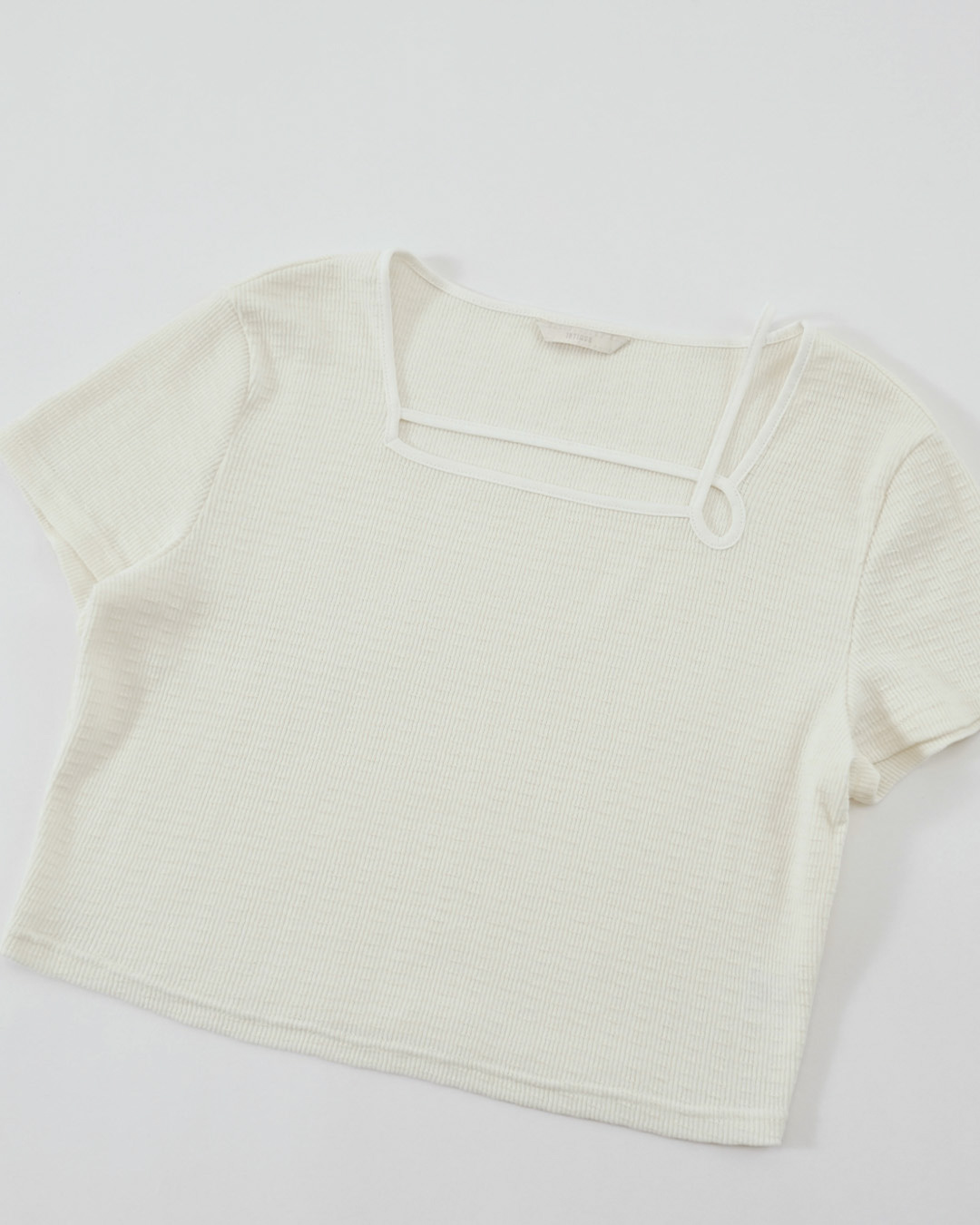Cut-Out Cropped Top_5