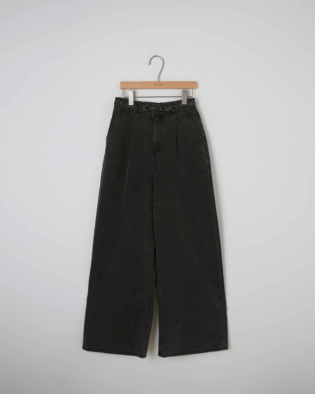 Belted Washed Denim Jeans_2