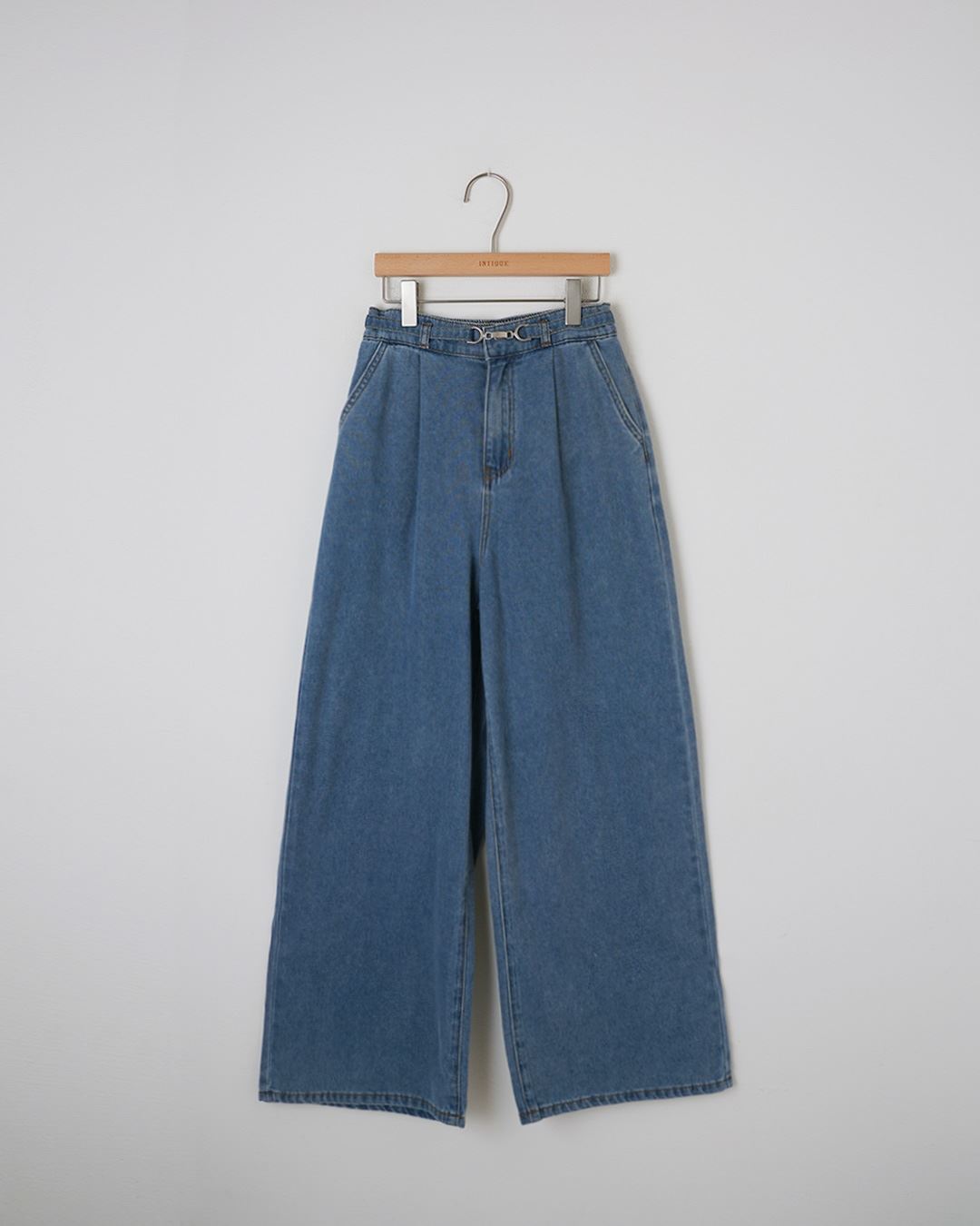 Belted Washed Denim Jeans_3