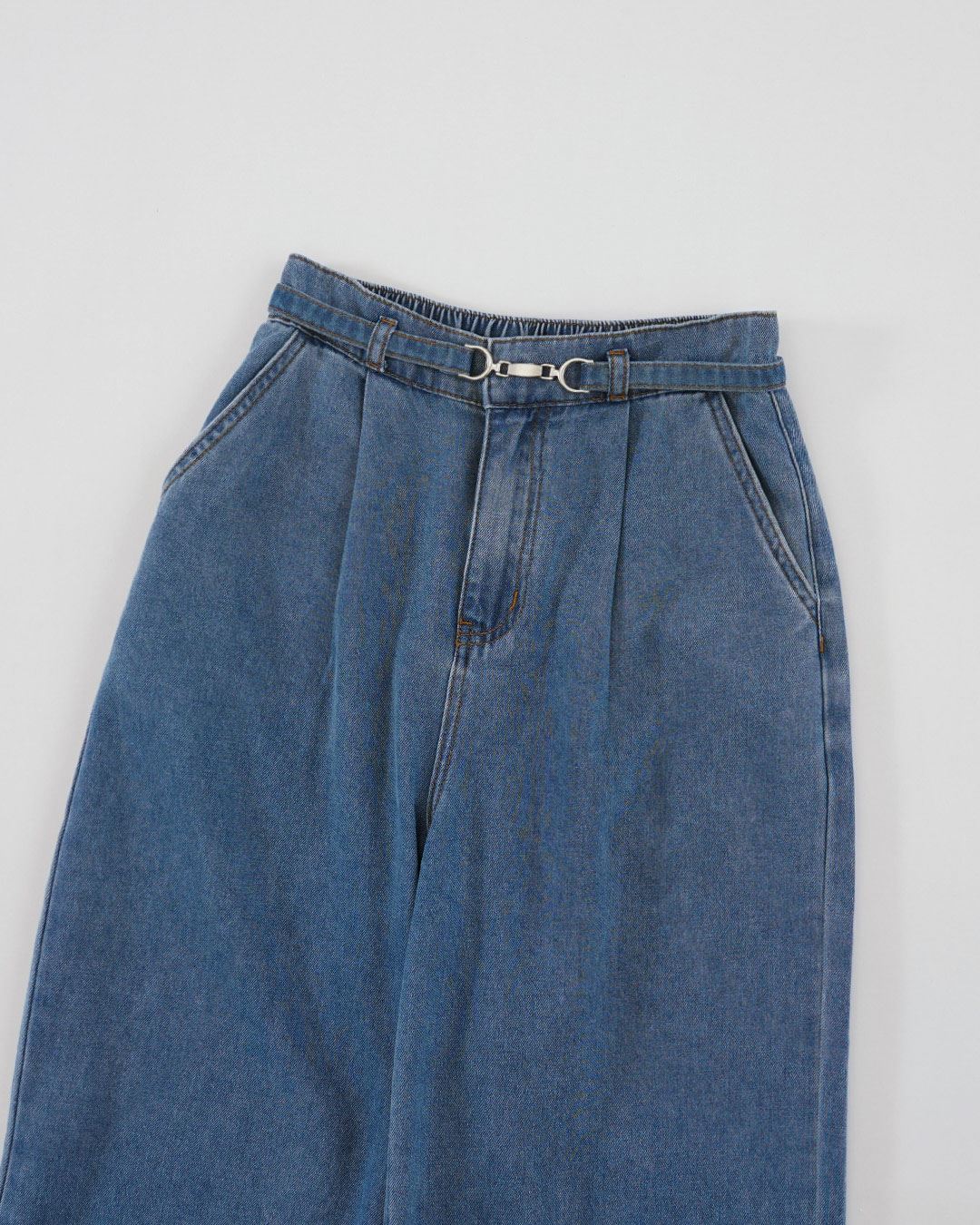 Belted Washed Denim Jeans_4