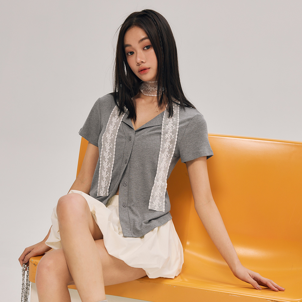 OB 輕薄小V領坑條修身鈕扣上衣 OBAB20192 SS25