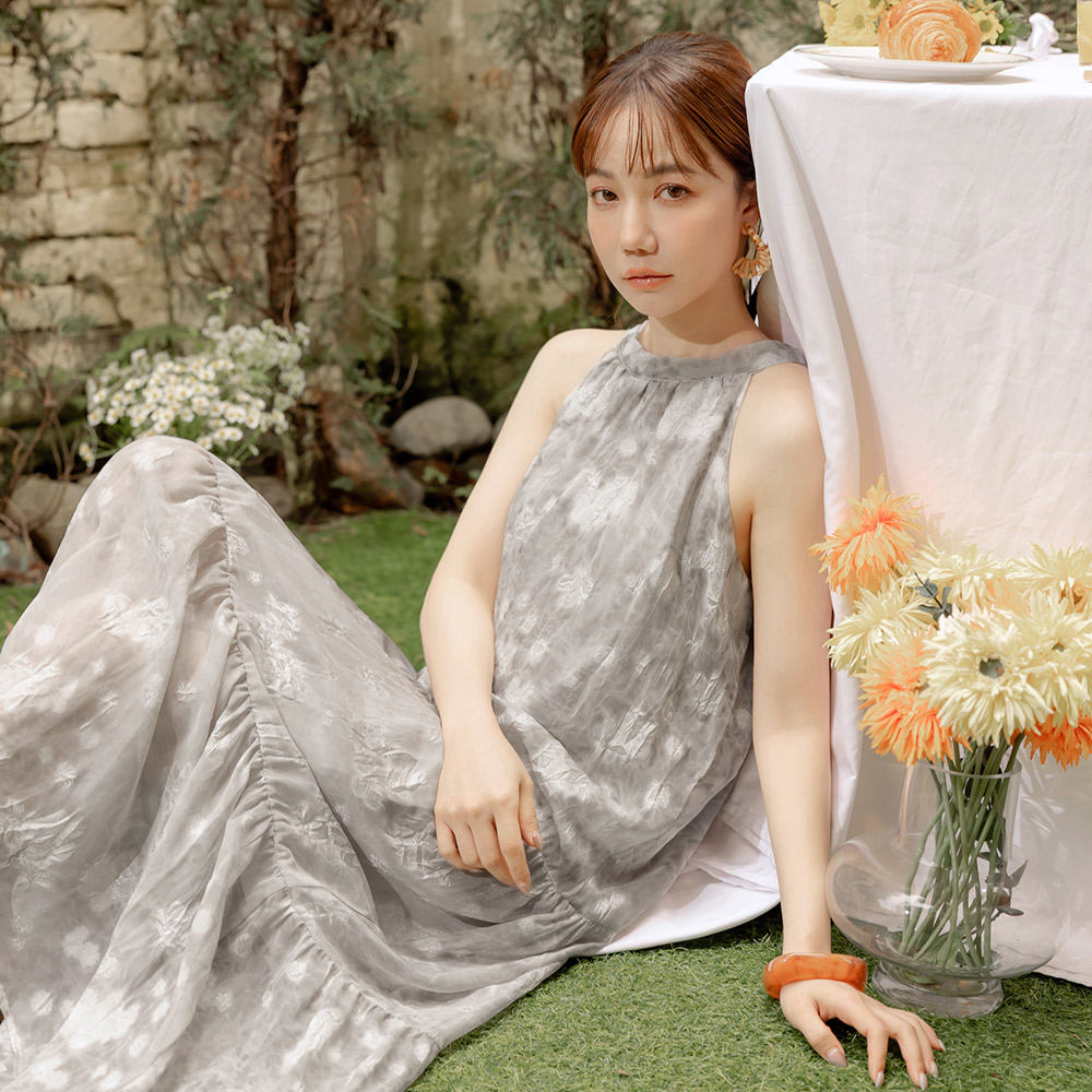 OB 細膩暈染提花後領綁帶削肩無袖連身裙 OBDA10381 SS25