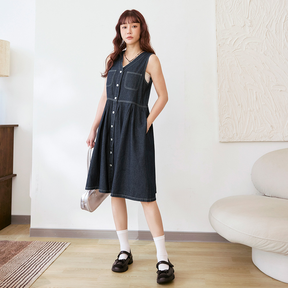 OB 純棉V領排釦收腰牛仔短連身裙 OBDA10430 SS25