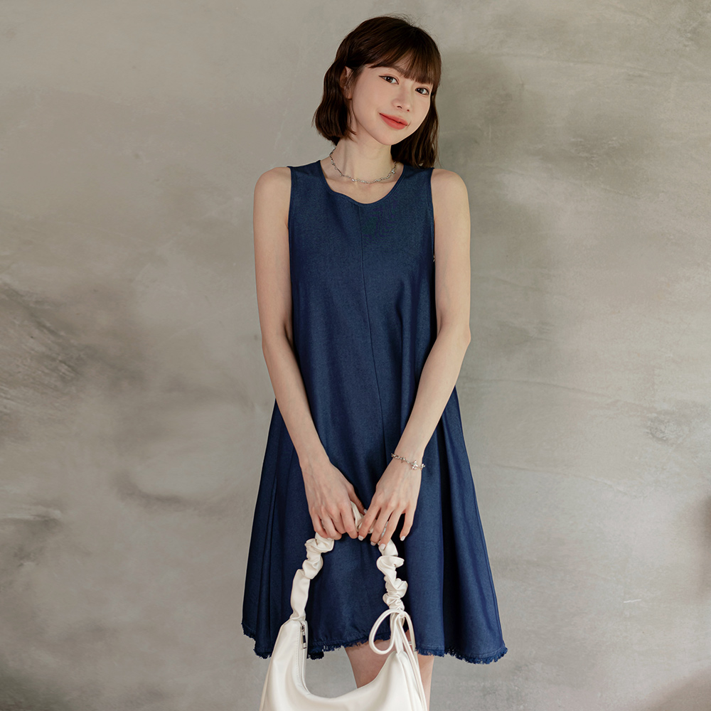 OB 圓領美背綁帶無袖牛仔連身裙 OBDA10526 SS25