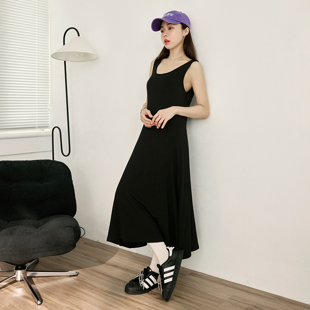 OB 素色彈力修身傘襬背心連身裙 OBDA10533 SS25