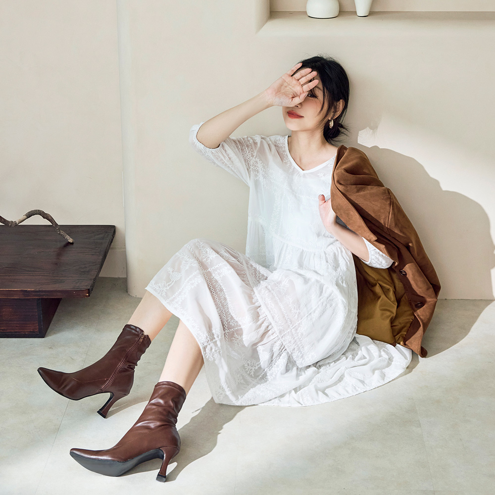 OB 繡花V領層次裙襬五分袖連身裙 OBDA10585 FW25