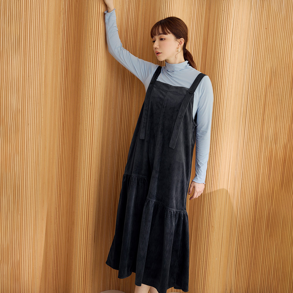 OB 細膩絨面紋理不對稱傘襬吊帶連身裙 OBDA10634 FW25