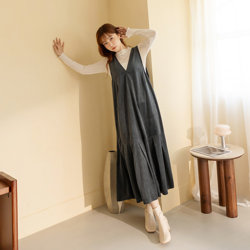 OB 燈芯絨大V領垂墜傘襬背心連身裙 OBDA10648 FW25
