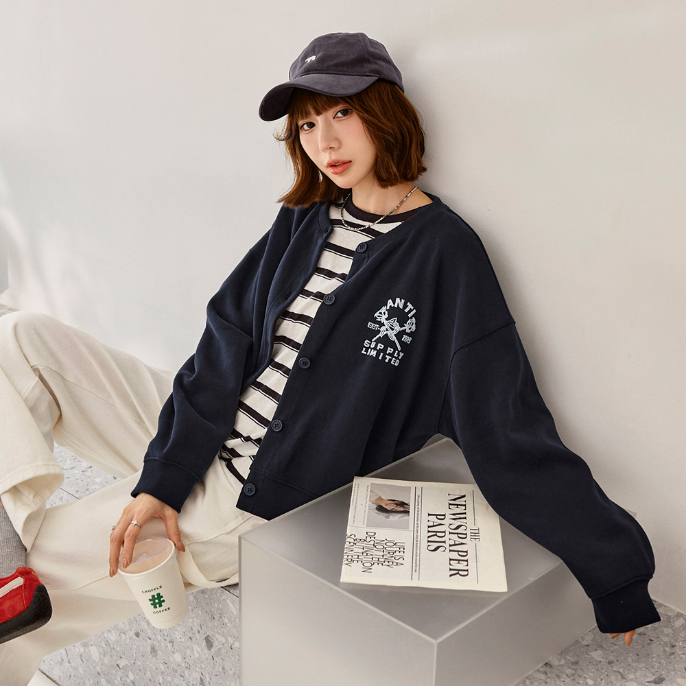 OB 棉質英文刺繡排釦寬鬆棒球外套 OBEA3872 FW25
