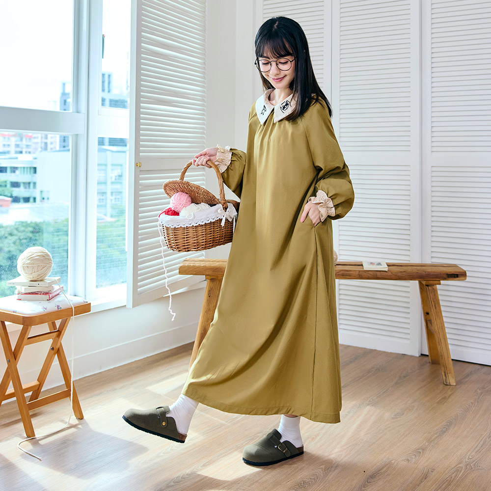 OB 日系棉麻貓咪刺繡翻領荷葉滾邊袖連身裙 OBDA10651 FW25