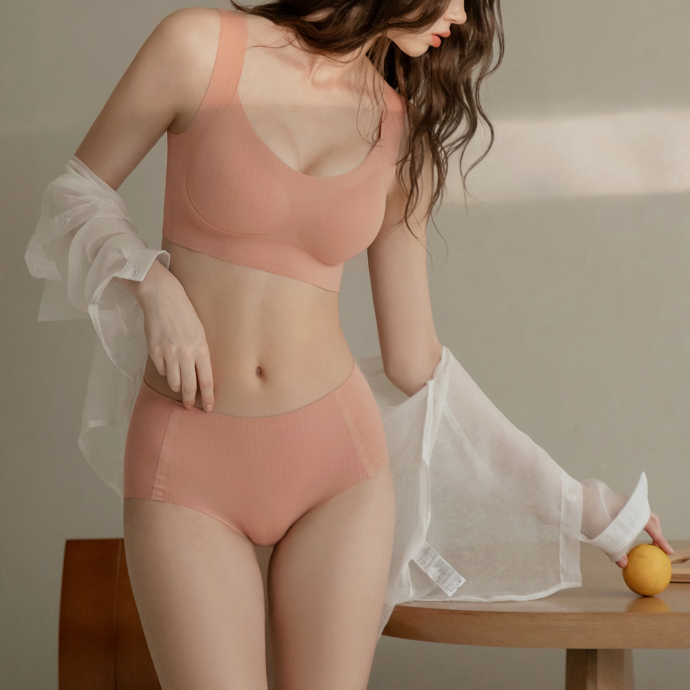 OB 上隱內著．涼感冰絲坑條無痕內褲(M~3L) OBVB0829 SS26