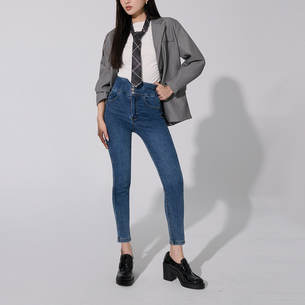 OB 女神褲．排釦高腰後交叉窄管牛仔顯瘦褲 OBBA8017 SS26