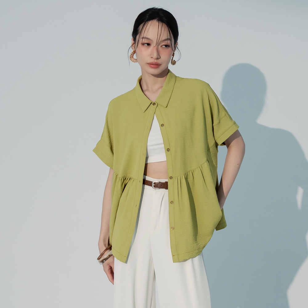 OB 透涼肌理排釦傘襬短袖上衣/外套 OBAB21178 SS26