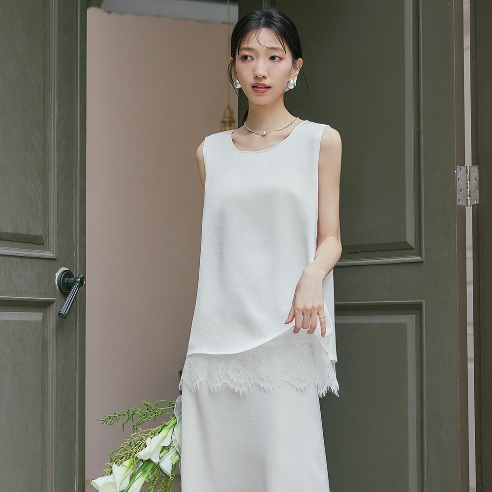 OB 浪漫蕾絲拼接緞光背心上衣 OBAB21255 SS26