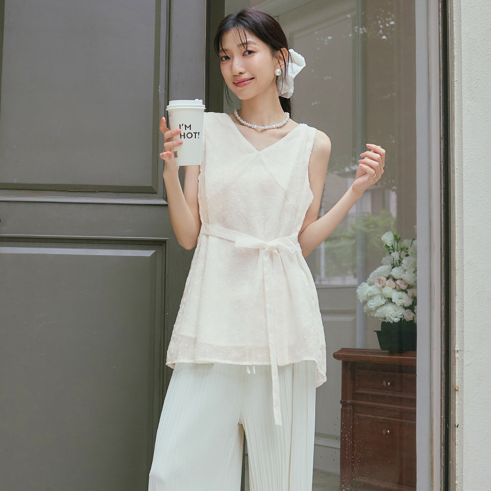 OB 細緻蕾絲V領綁帶背心上衣 OBAB21253 SS26