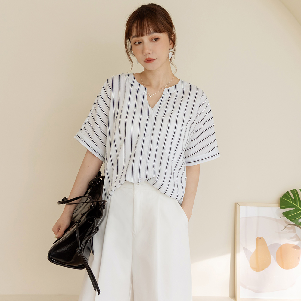 OB 純棉小V領直條紋寬鬆上衣 OBAB21320 SS26