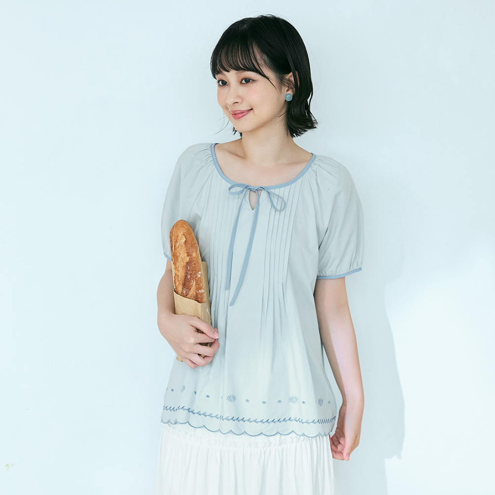 OB 日系撞色繡花壓褶綁帶圓領上衣 OBAB21300 SS26